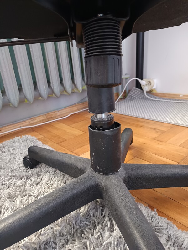 Elbląg Sprzedam używany fotel dla graczy Pro-Gamer. Stan dość dobry. Lekkie otarcia z przodu i większe na jednym