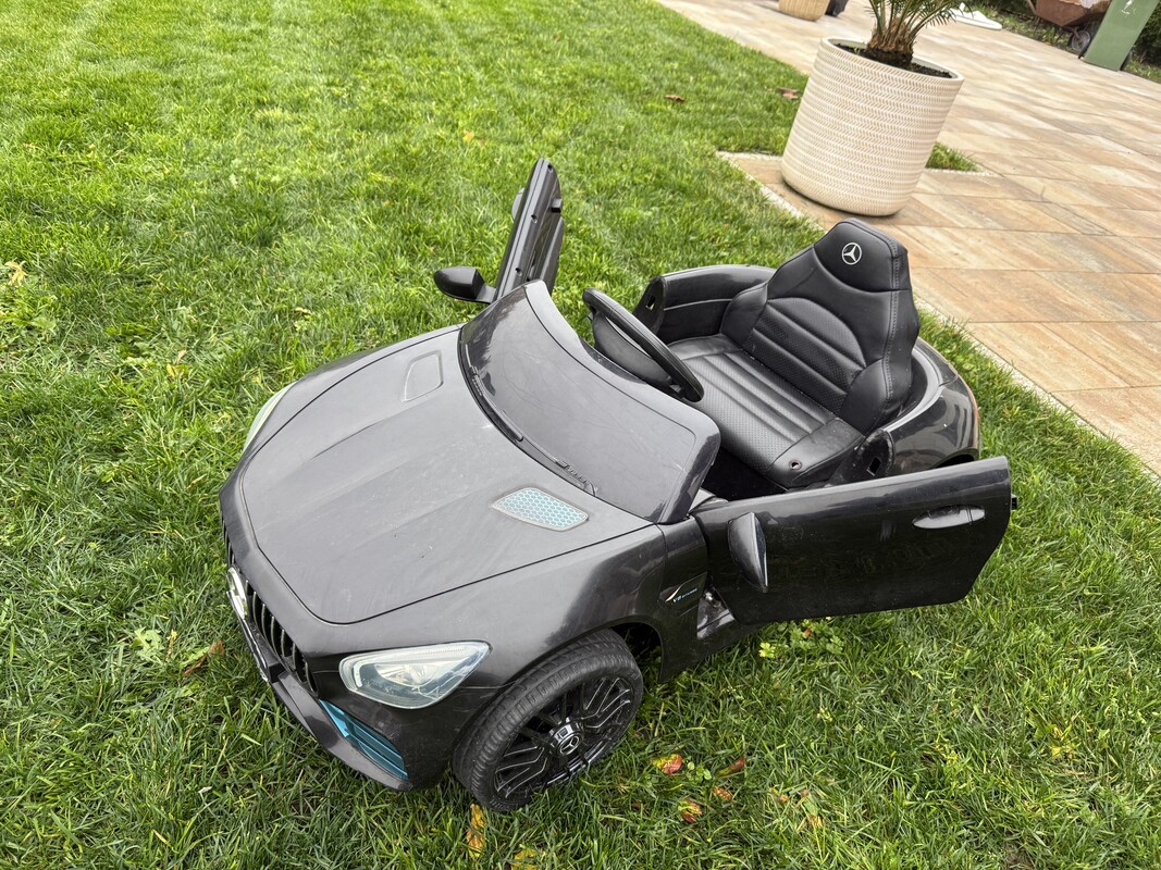 Elbląg Sprzedam samochód elektryczny dla dzieci, Mercedes, auto działa, ale ma słaby akumulator. 100 zł