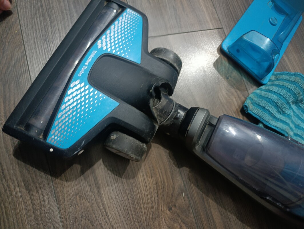 Elbląg Sprzedam odkurzacz pionowy marki Philips Powerpro Aqua z nakładka myjąca. Stan dobry, bateria na opcji Max