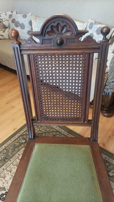 Elbląg Sprzedam 5 antycznych drewnianych krzeseł, do drobnej renowacji. Odbiór osobisty