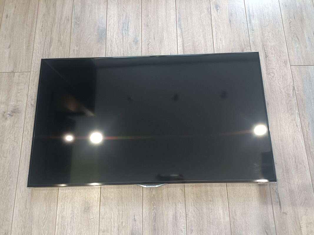 Elbląg Sprzedam telewizor marki Samsung 43 cale, telewizor tylko do powieszenia. Wiecej informacji podam przez telefon.