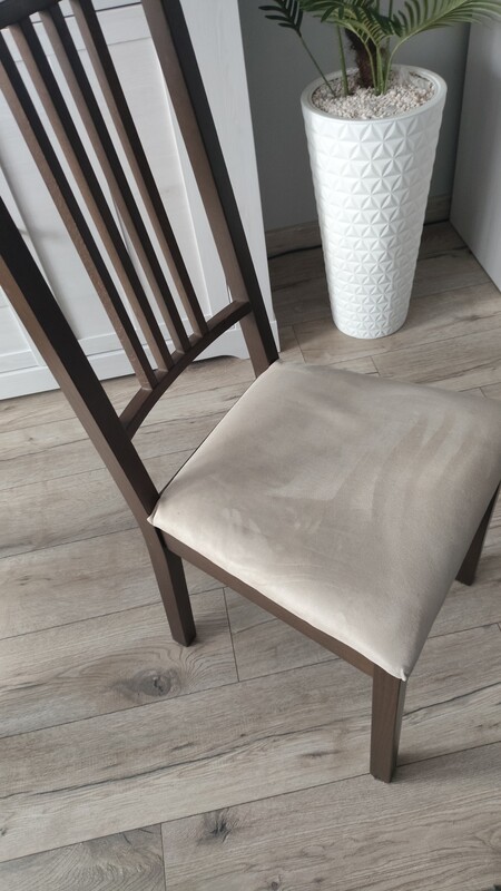 Elbląg Sprzedam 4 krzesła drewniane kolor venge siedziska beżowe szt. 4 - 400 zł
Dywan brązowy czekoladowy włochaty