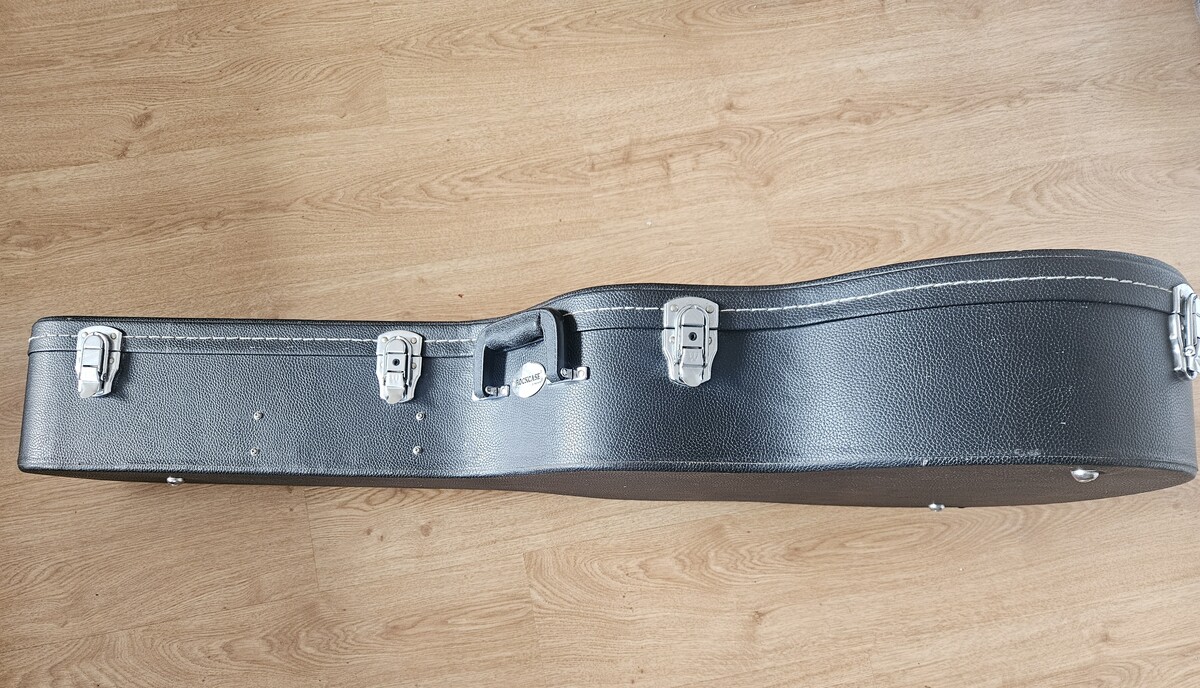 Elbląg Sprzedam drewniany futerał na gitarę akustyczną RockCase by Warwick z kluczem. Stan idealny