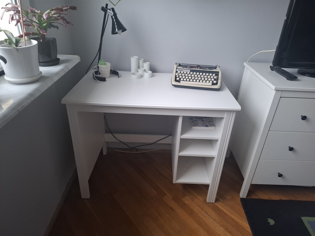 Elbląg Sprzedam meble do pokoju dziecięcego
Stan b. dobry:
-Komoda 120 szerokość, głębokość 40 cm, wysokość 90.Cena