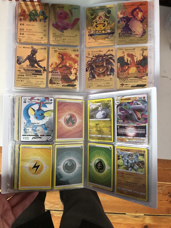 Elbląg Sprzedam osobistą kolekcję kart pokemon, w dwóch ładnych segregatorach. W kolekcji dużo unikatów, w tym spora