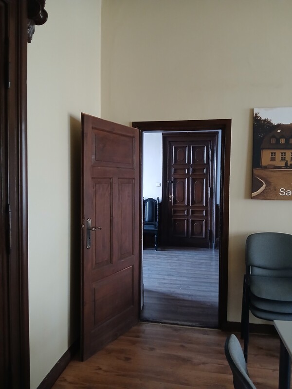 Elbląg klimatyczny lokal w zabytkowym pałacyku do wynajęcia trzy pomieszczenia biurowe o pow.67m²  *sala