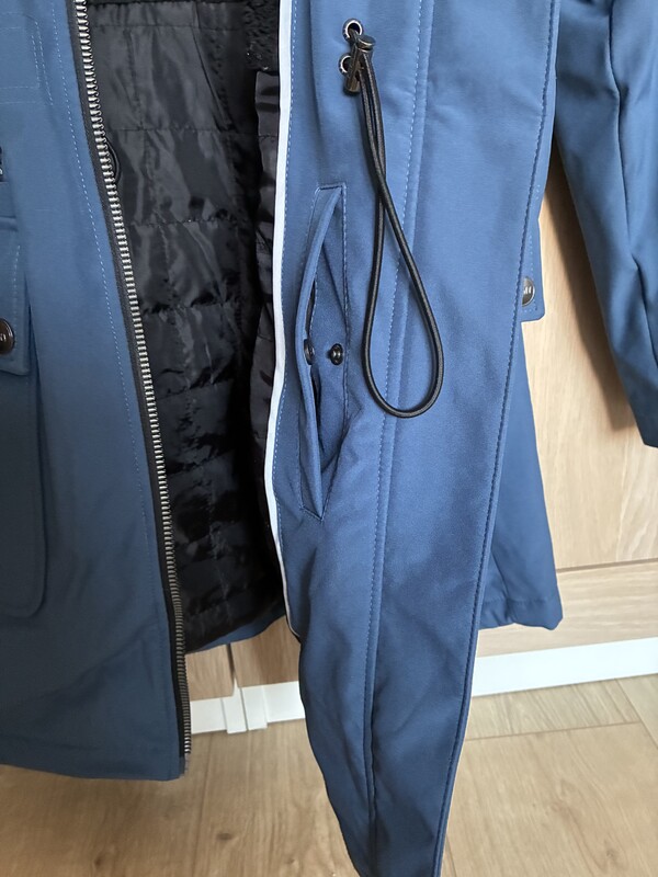 Elbląg Kurtka damska zimowa DKNY.
Stan b. dobry, rozm. XL/XXL (16).
Kolor niebieski. Kaptur ocieplany i regulowany,