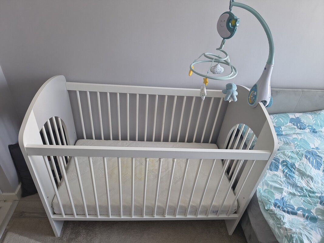 Elbląg Łóżeczko+ materac+ karuzela