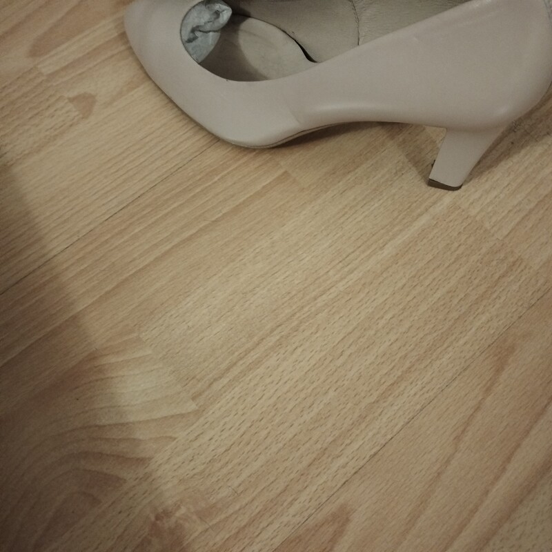 Elbląg Sprzedaję buty damskie kolor beżowy, bardzo miękka skórka, założone 1 raz, w stanie bardzo dobrym, z paragonem