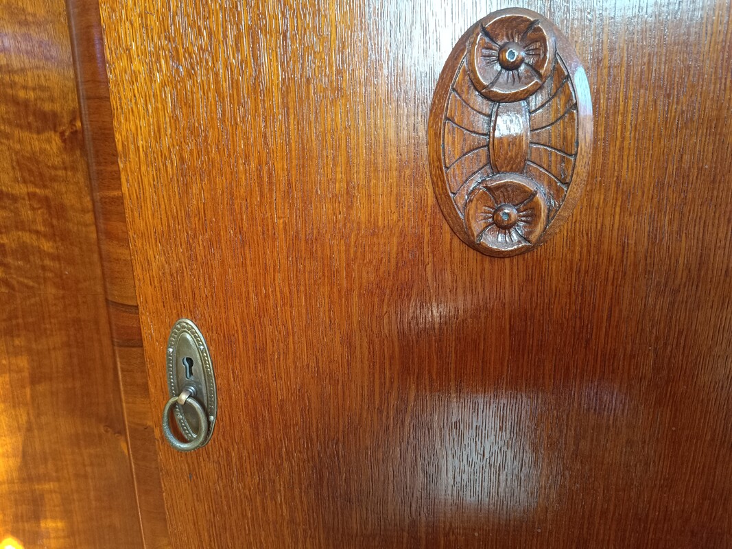 Elbląg Sprzedam w bardzo dobrym stanie piękną, dużą komodę/bufet trzy drzwiową w stylu art deco, obecnie znów bardzo