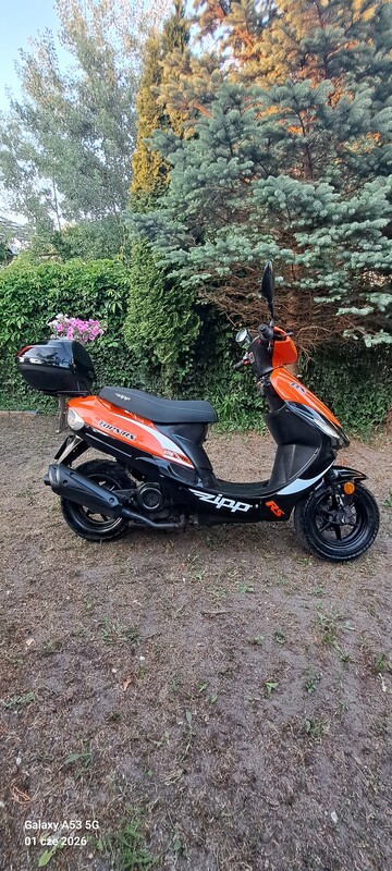 Elbląg Sprzedam skuter LONGJIA LJ50QT-3L
50 cm3,2020r. bardzo mały przebieg tylko 6.300 km. stan. .. perfekcyjny. ..