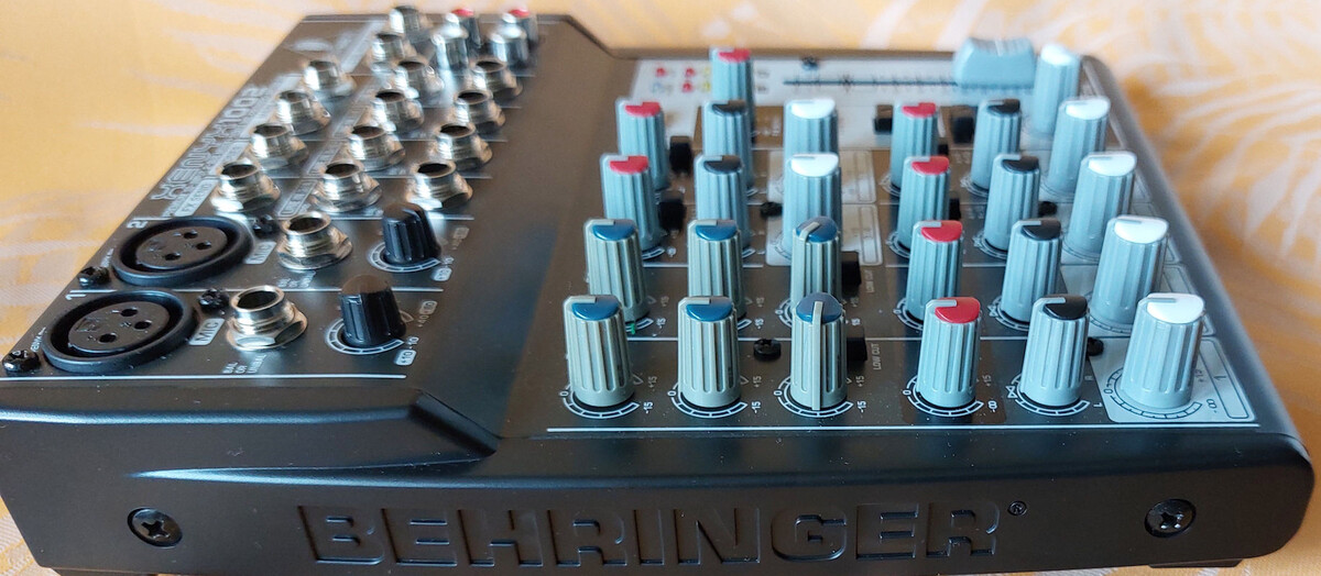 Elbląg Sprzedam w pięknym stanie wizualnym i w 100% sprawny technicznie mikser Behringer XENYX 1002 z oryginalnym