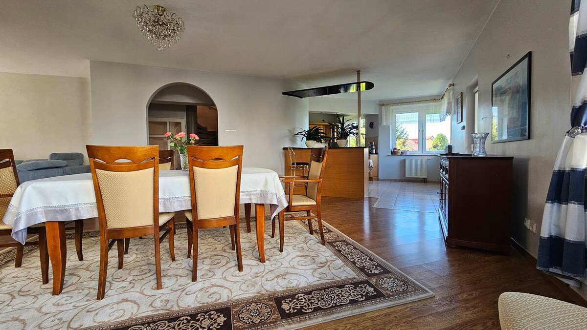 Elbląg BIURO NIERUCHOMOŚCISZULC& SZULCPowierzchnia domu: 320 m2Powierzchnia działki: 472 m2Dom w Elblągu przy ul.