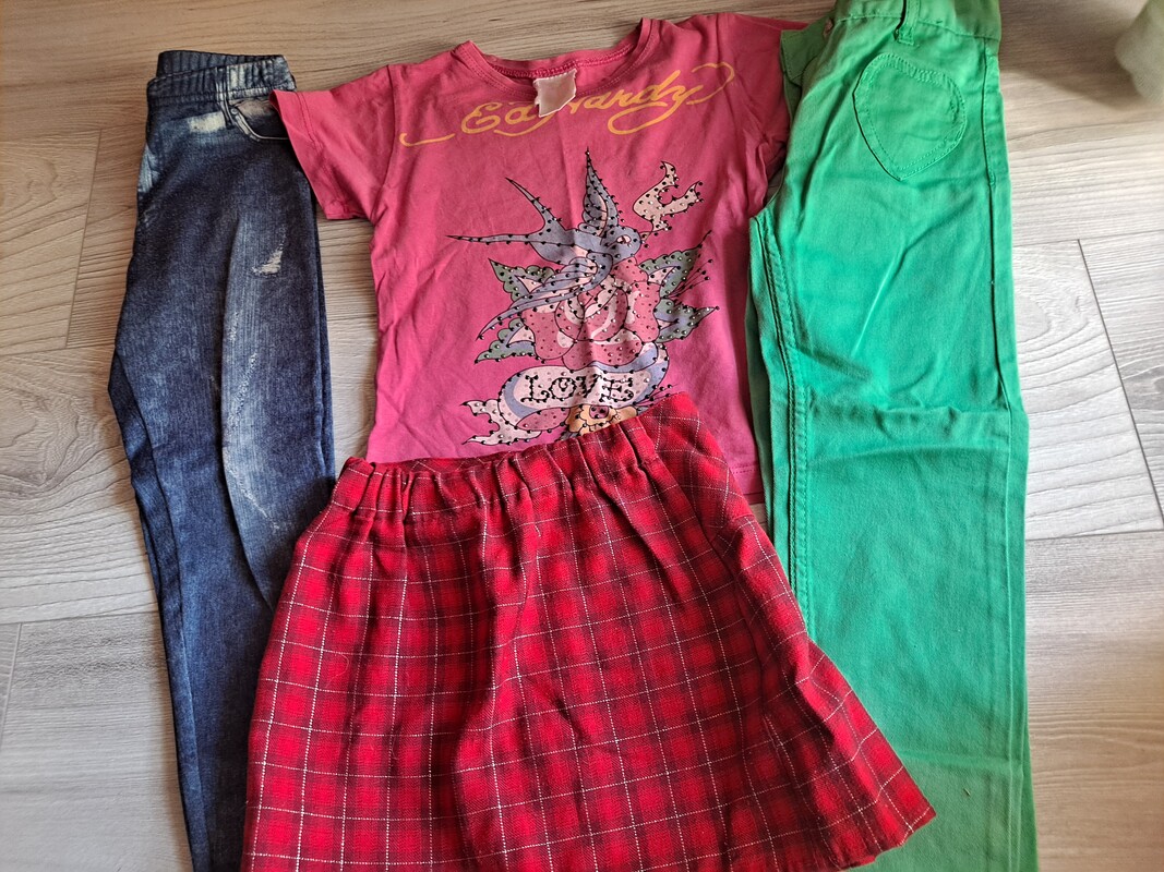 Elbląg Sprzedam 
Ubrania dla dziewczynki rozmiar 98-104-70 zł
Ubrania dla chłopca od rozmiaru 140-164-70 zl
Wózek dla