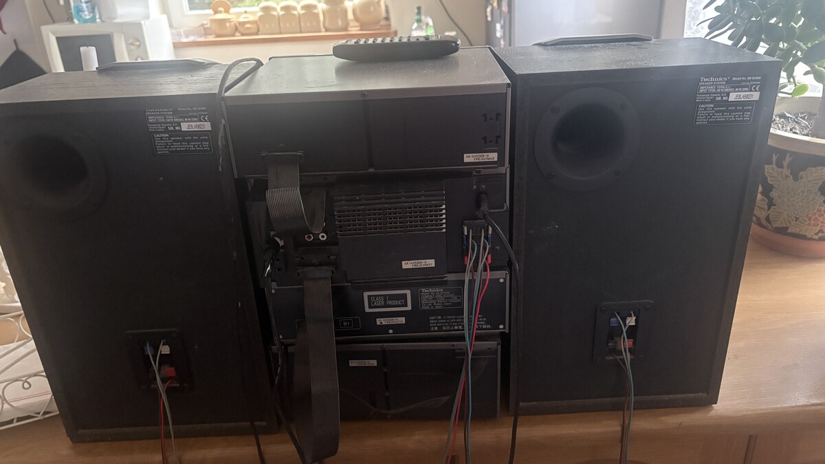 Elbląg Na sprzedaż oferuję klasyczną, wieżę audio Technics (system wieżowy z odtwarzaczem CD, magnetofonem dwukasetowym,