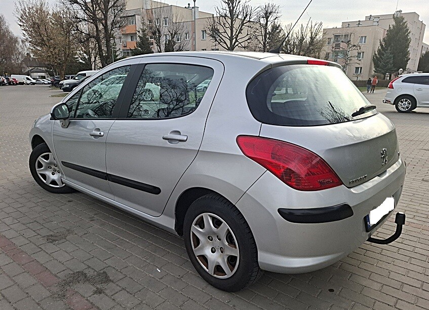 Elbląg Peugeot 3081.6 BenzynaM - 2011 r1.6 Benzynaprzebieg - 156 tyś. kmPo dużym serwisie