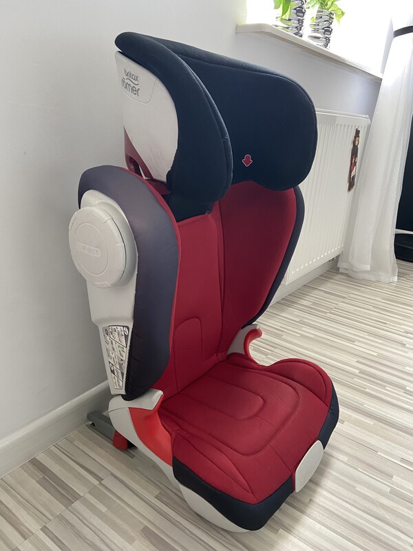 Elbląg Fotelik samochodowy Britax Romer, przeznaczony dla dzieci w przedziale wagowym 15-36 kg, Fotelik jest
