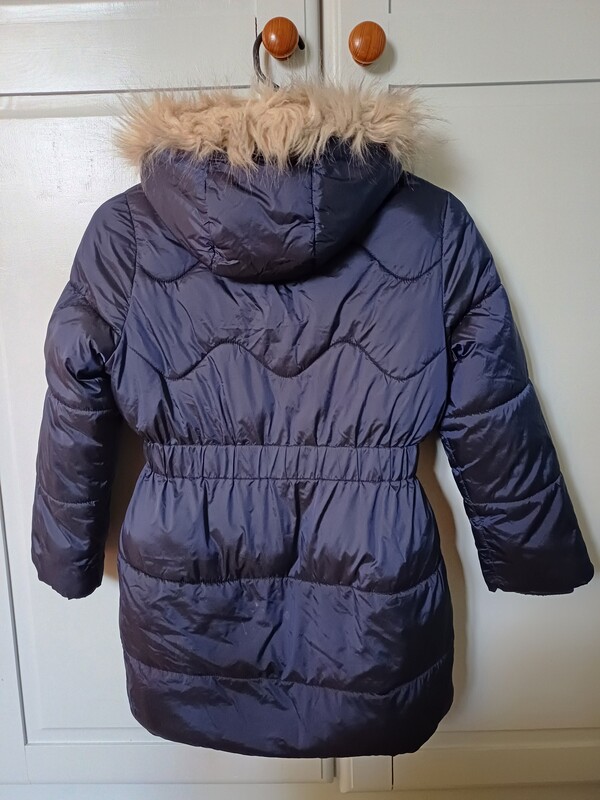 Elbląg Kurtka puchowa, w środku futerko, ciepła i lekka, firma Tu, rozmiar 122-128,7-8 lat, granatowa, połyskująca,