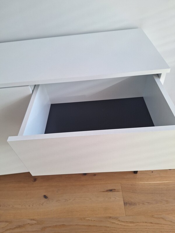 Elbląg Sprzedam komodę, długość 150cm, głębokość 40 cm, wysokość 80cm.