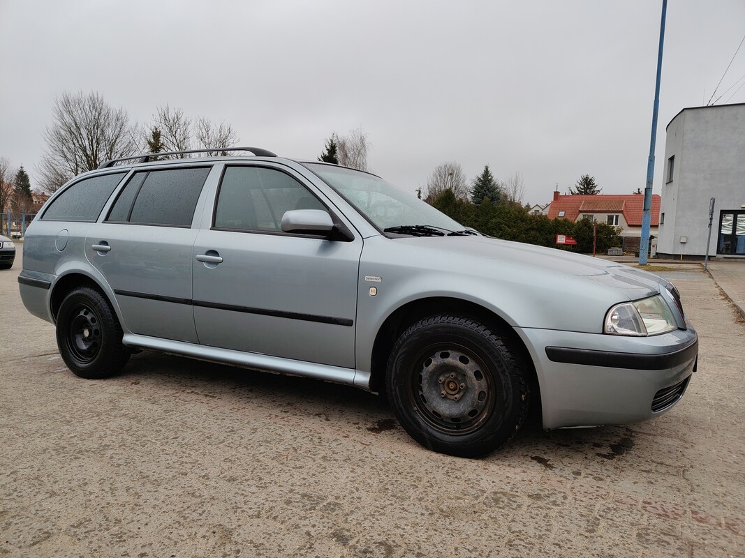 Elbląg Skoda Octavia 1.6 2004 r. Przebieg 194500
Przed zimą zostało wymienione
Prawe łożysko tył, szczęki i cylindry
