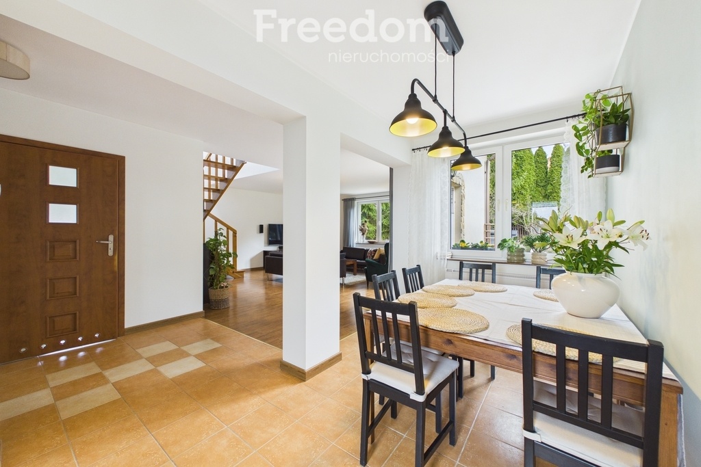 Elbląg FREEDOM NIERUCHOMOŚCISprzedam dom - Elbląg. Z przyjemnością prezentuję ofertę sprzedaży bardzo