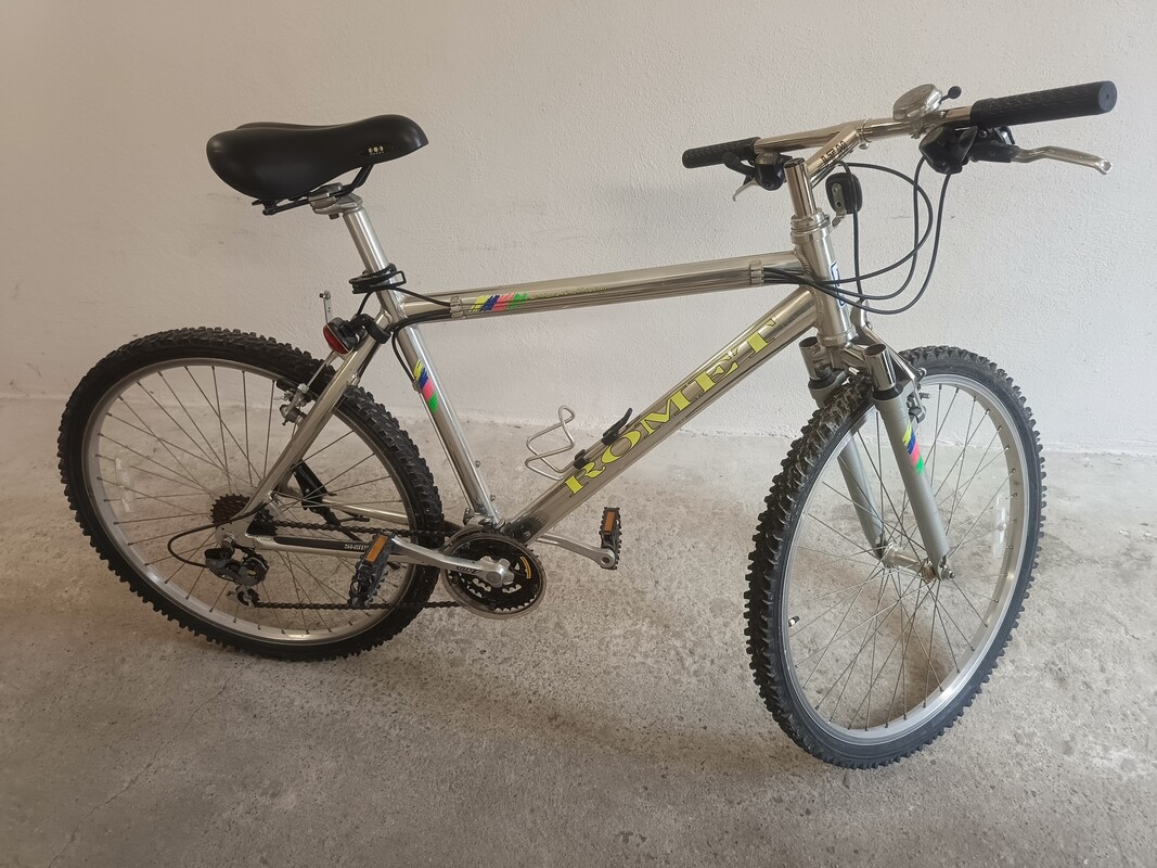 Elbląg Sprzedam rower górski firmy Romet. Stan oceniam na bardzo dobry, po serwisie, koła 26,opony TC Dębica.
Odbiór