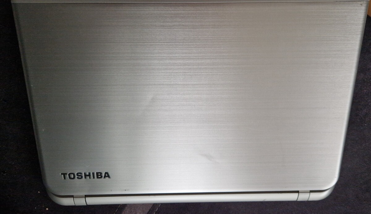 Elbląg Sprzedam aluminowego i cienkiego laptop Toshiba S-50B. Sprzęt jest w bardzo dobrym stanie wizualnym i