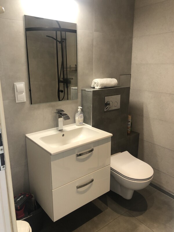 Elbląg Kawalerka 30m2 + piwnica 3,5m2 + Balkon z widokiem na parkos. Zawada, ul. WiejskaParter, wszystkie media z