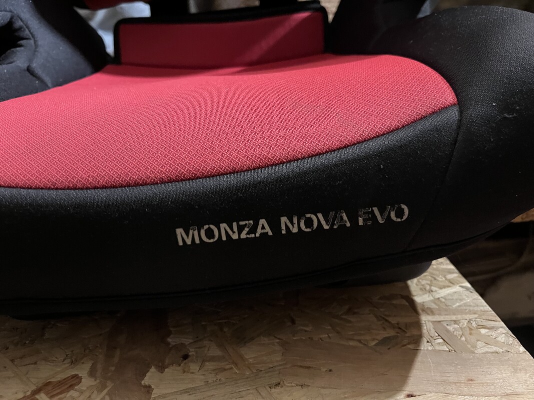 Elbląg Foteliki Recaro
Monza Nova Evo
Dwie sztuki
- wymagają wyprania tapicerki
- wpięcia isofix
- służyły od 3 do 6