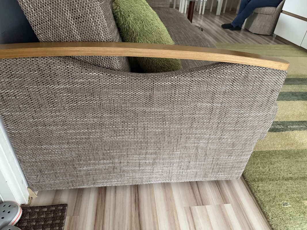 Elbląg Witam. Mam do sprzedania Wygodna, rozkładana sofa 3-osobowa z poduszkami w zielonym kolorze. Wersalka jest