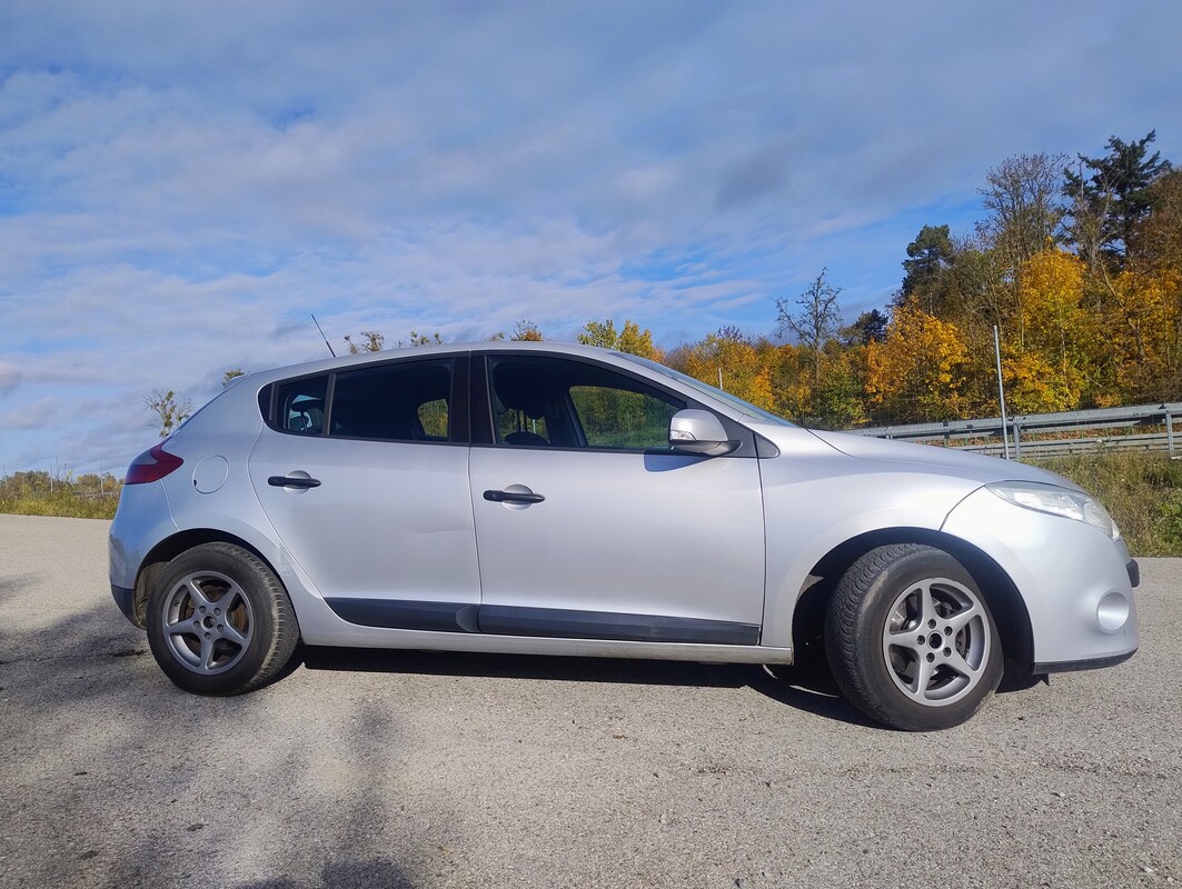 Elbląg Sprzedam renault Megane 1.5 DCi, rok 2010.Samochód w naszym użytkowaniu 6sty rok. 
Wyposażenie:
Elektryczne