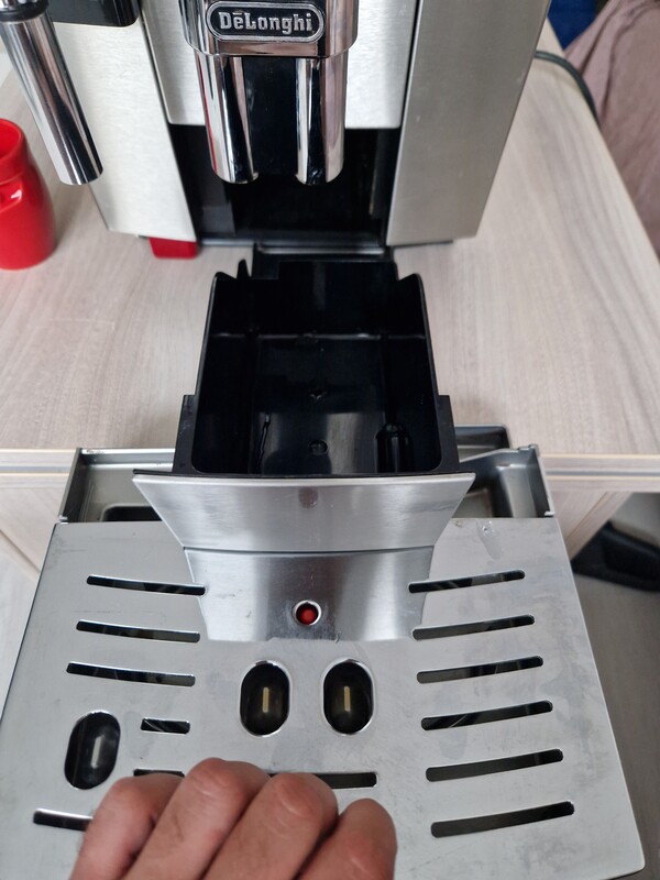Elbląg Sprzedam automatyczny ekspres De'Longhi PrimaDonna S Deluxe ESAM 26.455.M. W pełni sprawny, po serwisie –