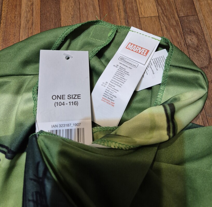 Elbląg Dwie bluzki/przebranie:
1.Holk - 1 sztuka z metką
2.Spiderman- 1 sztuka
Rozmiar one size od 104 do 116.
Po