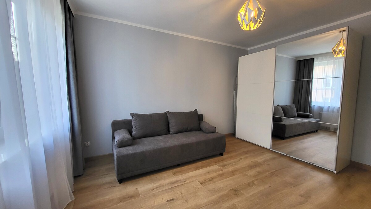 Elbląg KWADRAT NIERUCHOMOŚCImieszkanie 2 pokojowe, 52,55 m2II piętroumeblowane i wyposażoneStare Miastogotowe do