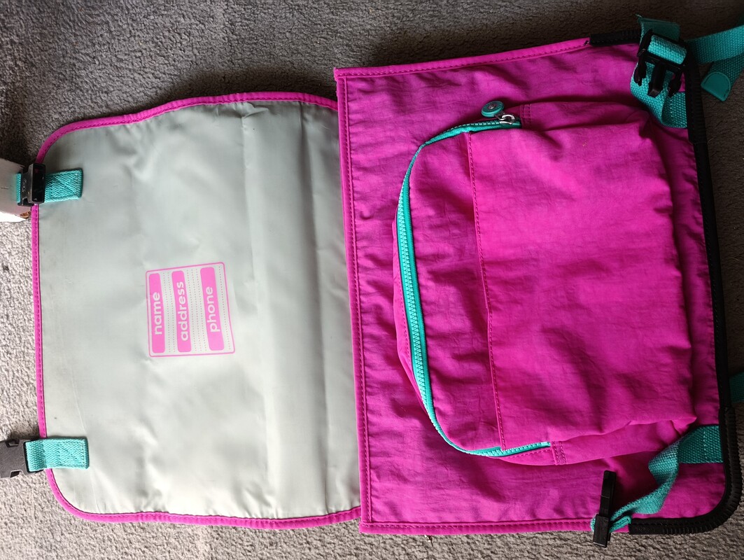 Elbląg Sprzedam dziewczęcy usztywniany plecak marki Kipling. Stan bardzo dobry, do odświeżenia małe zabrudzenia w