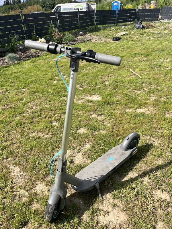 Elbląg Sprzedam dwie hulajnogi Motus Scooty 10 na części. W jednej nie działa mechanizm odpowiedzialny za ładowanie i