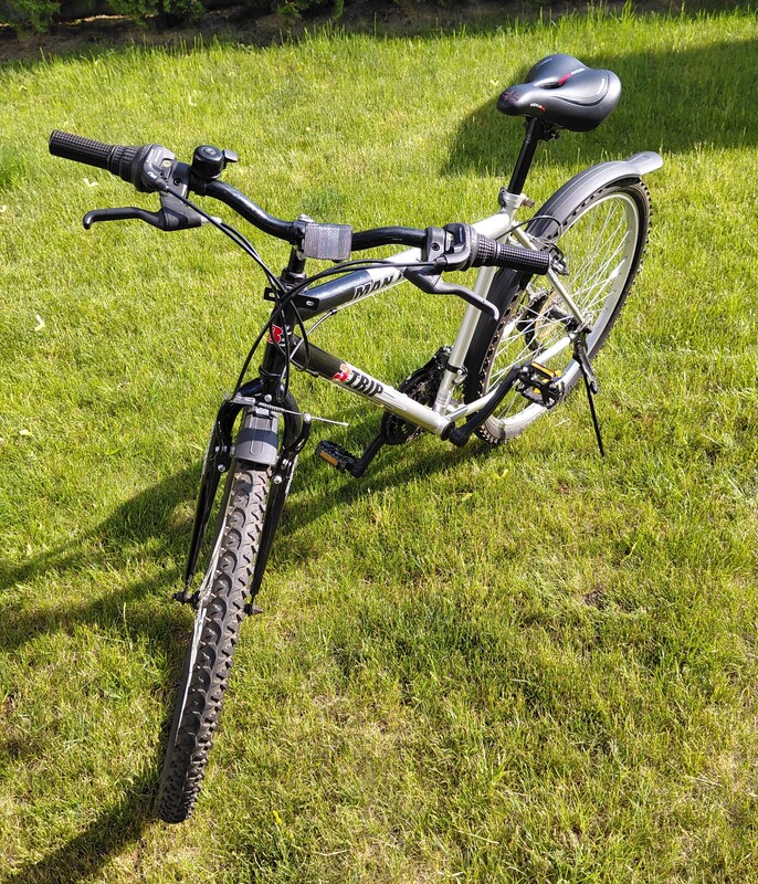 Elbląg Sprzedam rower 3TRIP MAN CTB 26.
Kupiony kilka lat temu, mało używany.
Posiada aluminiowe obręcze, koła 26