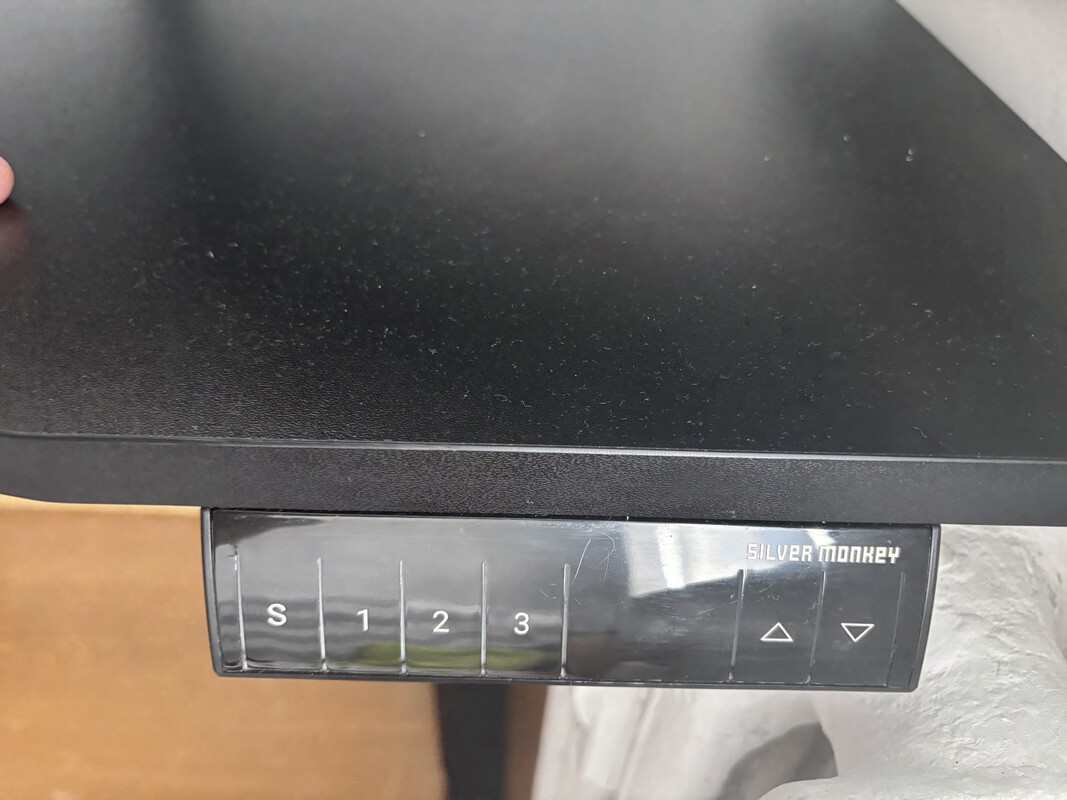 Elbląg Sprzedam biurko silver monkey regulowane elektryczne biurko jak nowe 120x60x 72-112.Wszystko co widać na