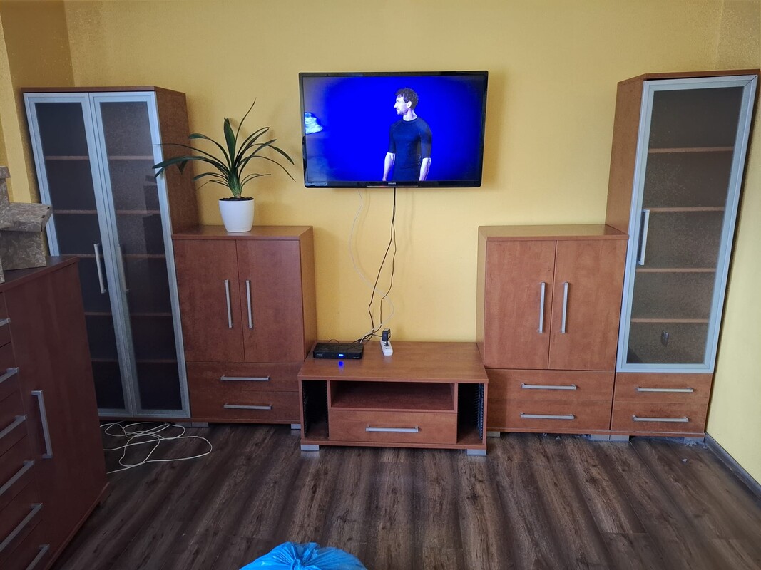 Elbląg Sprzedam meble. Stan dobry.
Witryna szer. 68 cm, gł. 38 cm, wys. 187 cm
Szafka rtv szer. 98 cm, gł. 53 cm,