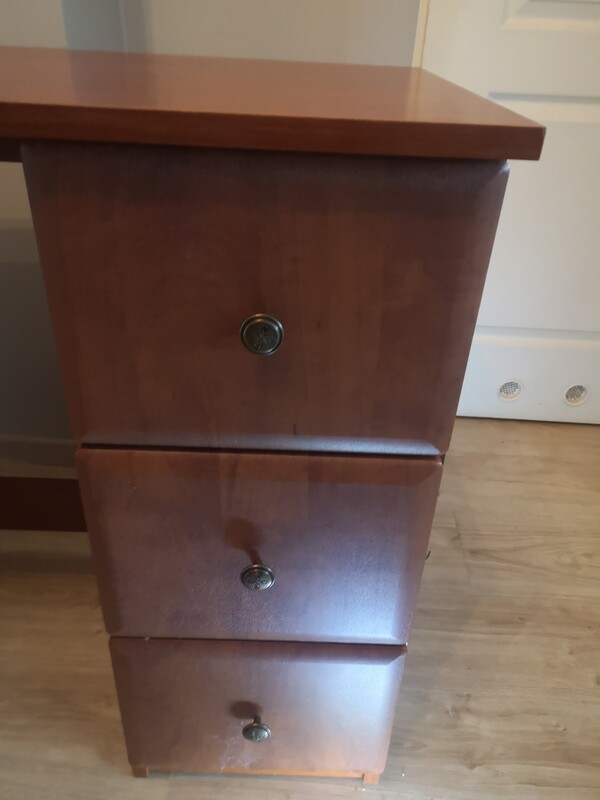 Elbląg Sprzedam biurko. Długość 90 cm. Stan bardzo dobry