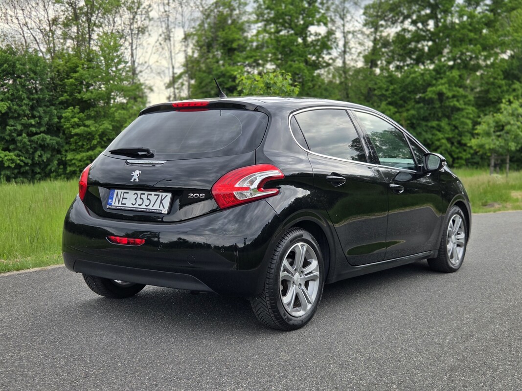 Elbląg Oferuję do sprzedaży zadbany egzemplarz Peugeot 208 w wersji Allure z chwalonym silnikiem benzynowym 1.4 VTI 95