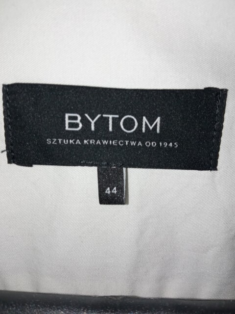 Elbląg Oddam za paczkę papierosów białą koszulę marki Bytom. Rozmiar 44 / 176 / 182.Mankiety zapinane na spinki.