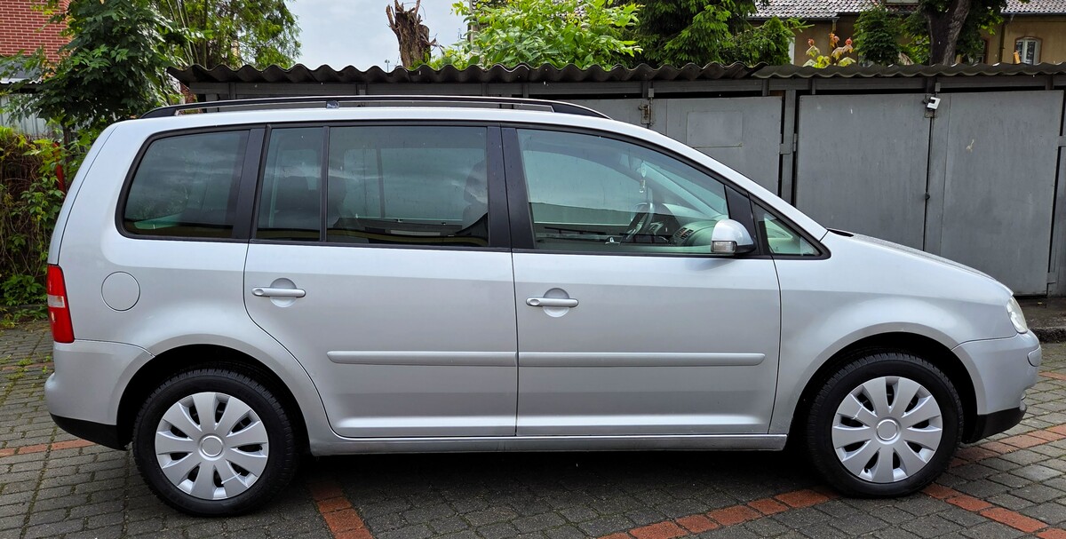Elbląg 🚗 Volkswagen Touran 1.9 TDI 110KM 2004 – Zwinne, Miejskie Autko Rodzinne z Bogatym Wyposażeniem!