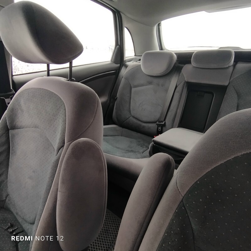 Elbląg Sprzedam Bogatą Wersję CITROENA C5 - Wersja - Srebrny Metalic. BENZYNA 2.0 Litra. Przebieg tylko - 143 tyś.