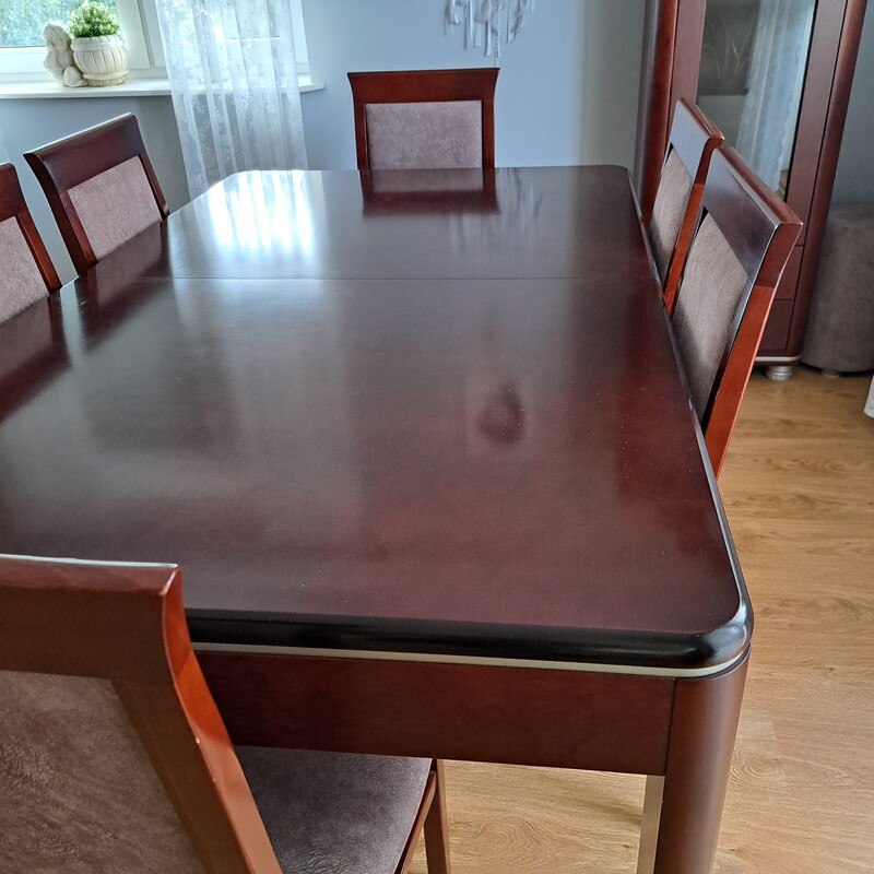 Elbląg Sprzedam drewniane meble stolni 6 krzeseł. Stół wymiar 150 na 90cm oraz jedna wkładka 50cm. Łącznie rozkladany