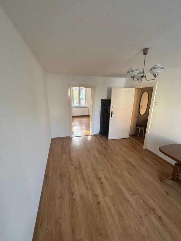 Elbląg Sprzedam wyjątkowe mieszkanie 60 m kw.4 pokoje, I piętro, osobna kuchnia, łazienka, przedpokój,