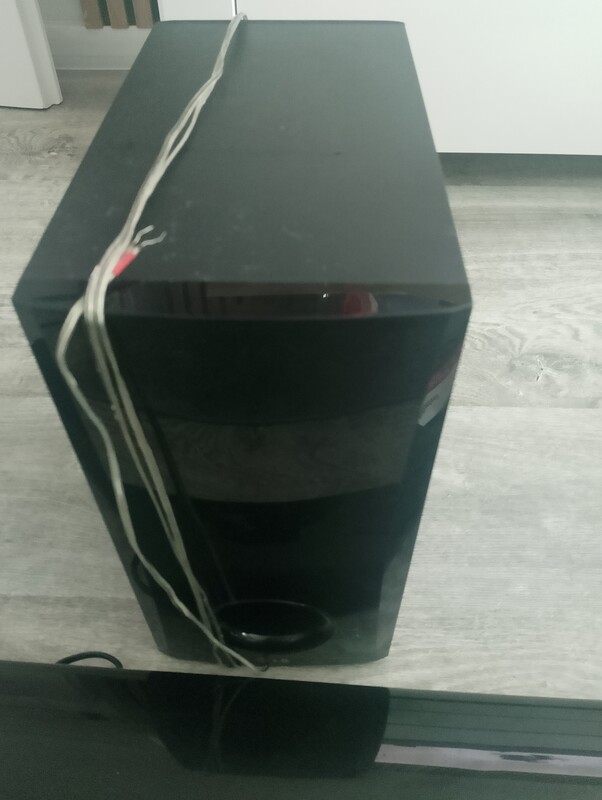 Elbląg Sprzedam soundbar z soubuferem firmy LG NB2450 moc 120watt posiada pilota. podlaczenie poprzez kabel optyczny