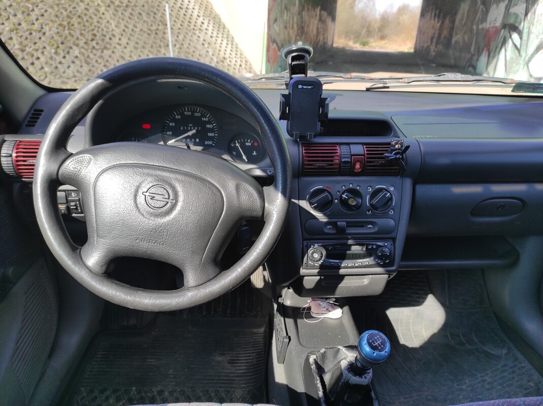 Elbląg Sprzedam opel corsa b 1.2 rok 1996.Auto w ciągłej eksploatacji. OC i przegląd jest. Brak wspomagania i abs.