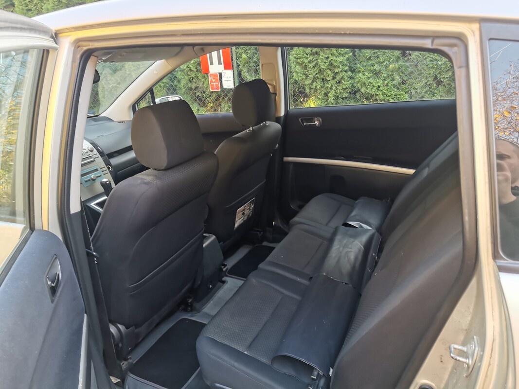 Elbląg Witam serdecznie, sprzedam Toyotę corolla verso 2004 r. 250tys. 2.0D4D przebiegu więcej informacji udzielę