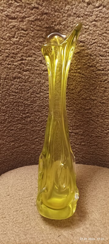 Elbląg Mam do sprzedania b. ładny kolekcjonerski wazon tzw. sękaczwyprodukowany ręcznie z barwionego szkła sodowego w
